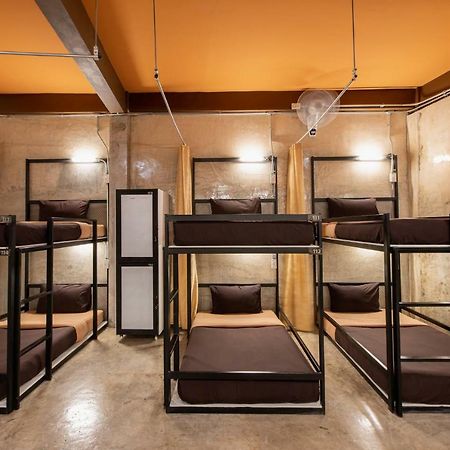 The Alley Hostel&Bistro Bangkok Exterior photo