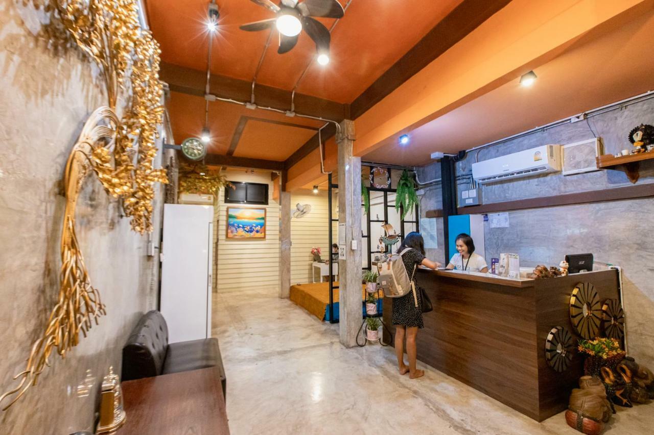 The Alley Hostel&Bistro Bangkok Exterior photo