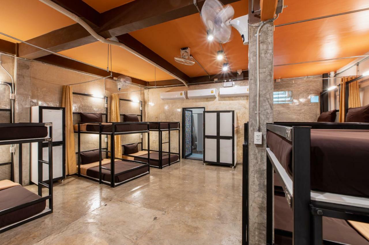 The Alley Hostel&Bistro Bangkok Exterior photo